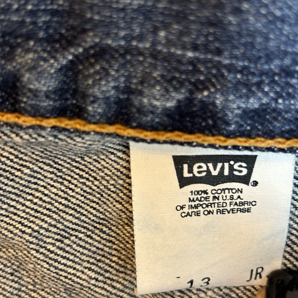 Vintage Y2K Levis Jean Shorts Womens 13 Blue Denim Mid Rise 2001 Classic Juniors - Picture 8 of 8